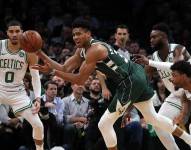 La férrea defensa de los Milwaukee Bucks, se llevaron este domingo con contundencia el primer partido de esta semifinal del Este (89-101).