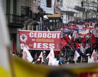 Gremios de trabajadores realizan una marcha pací­fica en defensa de la vida, del Seguro Social y el trabajo digno.