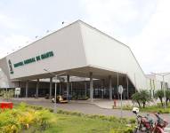 Imagen de los exteriores del Hospital General de Manta, donde un hombre fue asesinado esta tarde.