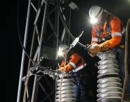 Imagen referencial de trabajos en instalaciones de la red de energía eléctrica.