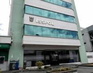 Edificio de la ISSPOL ubicado en Quito.