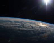 Los miembros de la tripulación a bordo de la Estación Espacial Internacional sacan muchas fotos de la Tierra.
