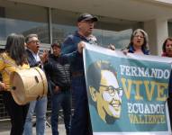 Plantón de familiares y amigos de Fernando Villavicencio, en el Complejo Judicial Norte.