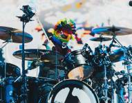 Colin Brittain luciendo la máscara de Diablo Huma.