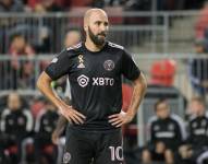 El delantero argentino Gonzalo Higuaín anuncia su retiro del fútbol profesional