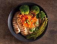 Composición plana de comida rica en proteínas.