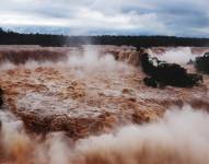 Fotografía que muestra las Cataratas del Iguazú ubicadas en la ciudad de Foz do Iguaçu, oeste de Paraná (Brasil).