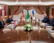 Conversaciones organizadas por Arabia Saudita, Ucrania presentará a EE. UU. un plan para un alto el fuego parcial con Rusia.