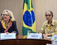 La ministra de Medio Ambiente y Cambio Climático de Brasil, Marina Silva (d), y la ministra federal de Cooperación Económica y Desarrollo de Alemania, Svenja Schulze, ofrecen una rueda de prensa hoy, en Brasilia (Brasil). EFE/ Andre Borges