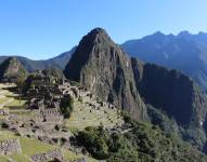 Foto de archivo de la vista general de la ciudadela prehispánica de Machu Picchu (Perú).