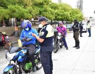Las autoridades locales tomaron esta medida porque, durante este año, más del 80% de delitos en este cantón se han cometido a bordo de motos.