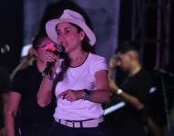 Luisa González en un evento de campaña electoral por la segunda vuelta el 3 de abril de 2025.