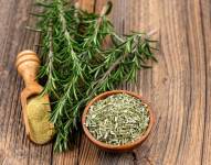 Imagen referencial de hojas de romero.