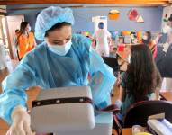 En los centros de vacunación, la afluencia de niños de 12 años en adelante con enfermedades agravantes ha sido bajacon sus certificados médicos. Salud Ecuador