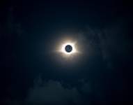Imagen referencial de un eclipse solar.