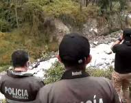 Elementos de la Policía durante la búsqueda de la joven que se suicidó.