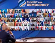 El presidente Joe Biden pronuncia un discurso en la Cumbre virtual por la Democracia.