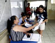 Elecciones, consulta popular 2024, miembros de la junta receptora del voto en Guayaquil.