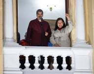 El presidente de Venezuela, Nicolás Maduro, habla junto a la alcaldesa de Caracas, Carmen Meléndez, durante la celebración de los resultados de las elecciones municipales este domingo, en Caracas
