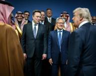 Elon Musk, Jensen Huang y Donald Trumpo en el Foro de Inversión entre Estados Unidos y Arabia Saudita.