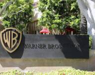 Fotografía de archivo en la que se registró el logo de la productora audiovisual estadounidense Warner Bros, en Los Ángeles (CA, EE.UU.). EPA/Christoph Dernbach