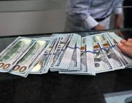 Imagen de billetes de USD 100.