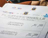 Fotografía de la papeleta en formato braille.