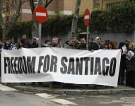 Concentración frente a la embajada de Irán en Madrid para reclamar la puesta en libertad del español Santiago Sánchez Cogedor.