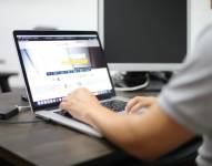 Los usuarios pueden acceder a la web del CNE para hacer el trámite.