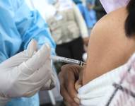 Llega a Ecuador un cargamento de vacunas bivalentes contra el COVID-19: ¿Quiénes pueden recibirlas?