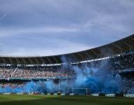 Fotografía de archivo en la que se registró una toma general de una de las tribunas colmada de aficionados del estadio Presidente Perón, también conocido como 'El Cilindro de Avellaneda', en Buenos Aires (Argentina).