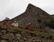 Personas en Machu Picchu (Perú), en una fotografía de archivo. EFE/Paolo Aguilar