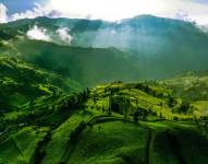 Sol radiante cayendo en Pinllopata, Ecuador