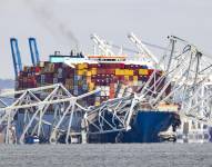 Imagen del derrumbe de un puente de Baltimore (norte de EE.UU) sobre el río Patapsco a causa del choque de un carguero contra uno de sus pilares, el 26 de marzo de 2024.