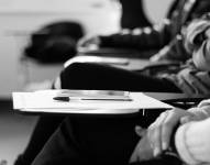 Imagen referencial de estudiantes universitarios.