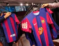 El FC Barcelona ha puesto a la venta una edición limitada de su camiseta con el logotipo de los Rolling Stones, que lucirá el sábado contra el Real Madrid.