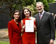 Los reyes Felipe VI y Letizia junto a la infanta Sofía tras su graduación en el UWC Atlantic College de Gales, donde concluye el Bachillerato Internacional.