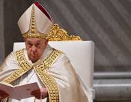 El Papa Francisco celebra una misa durante las primeras Vísperas y la oración del Te Deum como parte de las celebraciones de Año Nuevo en la Basílica de San Pedro