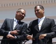 Jorge Glas y Rafael Correa durante una ceremonia de cambio de guardia presidencial.