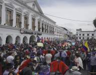 Más de un millar de personas se unieron a la protesta pacífica.