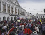 Más de un millar de personas se unieron a la protesta pacífica.