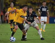 Mario Pinedia en un partido con Barcelona SC