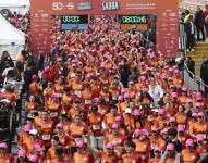Participantes de la Caminata de Solidaridad se preparan para competir en una carrera este domingo, en Bogotá, Colombia.