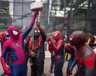 Unas personas disfrazadas de Spider-Man en la feria Comic Con en la ciudad de Nueva York el 9 de octubre de 2021.