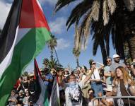 Un grupo de activistas propalestinos muestran su apoyo a la Flotilla Global Sumud, en Barcelona, España