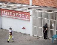 Trabajadoras de la salud llegan al Hospital Ana Francisca Pérez de León II en Caracas, en una fotografía de archivo.