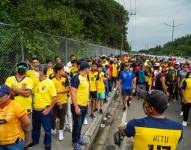 29 de marzo de 2022. Hinchas de la Selección de Ecuador en los exteriores del Estadio Monumental.
