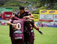 Jugadores de Mushuc Runa celebran el gol de Leonardo Villagra