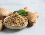 Raíz de jengibre y pulverizado.