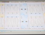 Observadores electorales nacionales acreditados realizan un recorrido por las instalaciones del Instituto Geográfico Militar, con el fin de constatar el avance y seguridades que se aplican en la impresión de papeletas y documentos electorales.